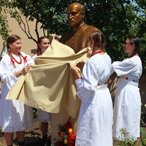 U Krašiću otkrivena bista župnika Josipa Vranekovića